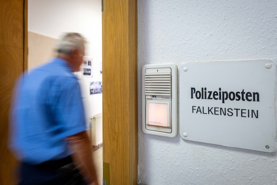 Nach zweijähriger Umbauzeit hat der Polizeiposten in Falkenstein am Dienstag neu eröffnet.