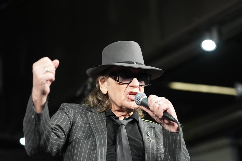 Udo Lindenberg bei einem Auftritt zur Eröffnung der Ausstellung "Udoversum". Die Musikerlegende und Bredehorn standen jahrelang gemeinsam auf der Bühne.