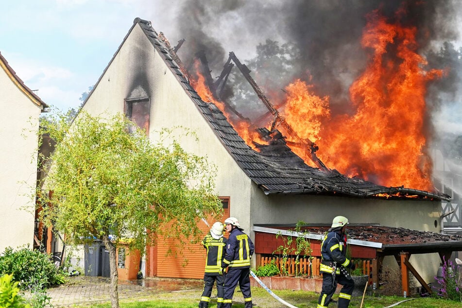 Haus brennt im Osten Sachsens nahezu komplett nieder