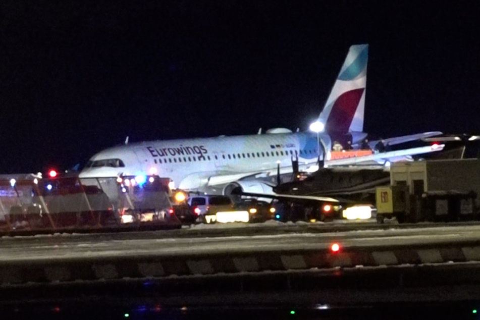 Am Mittwochabend ist ein Flugzeug am Hamburg Airport nach der Landung von der Landebahn gerutscht.