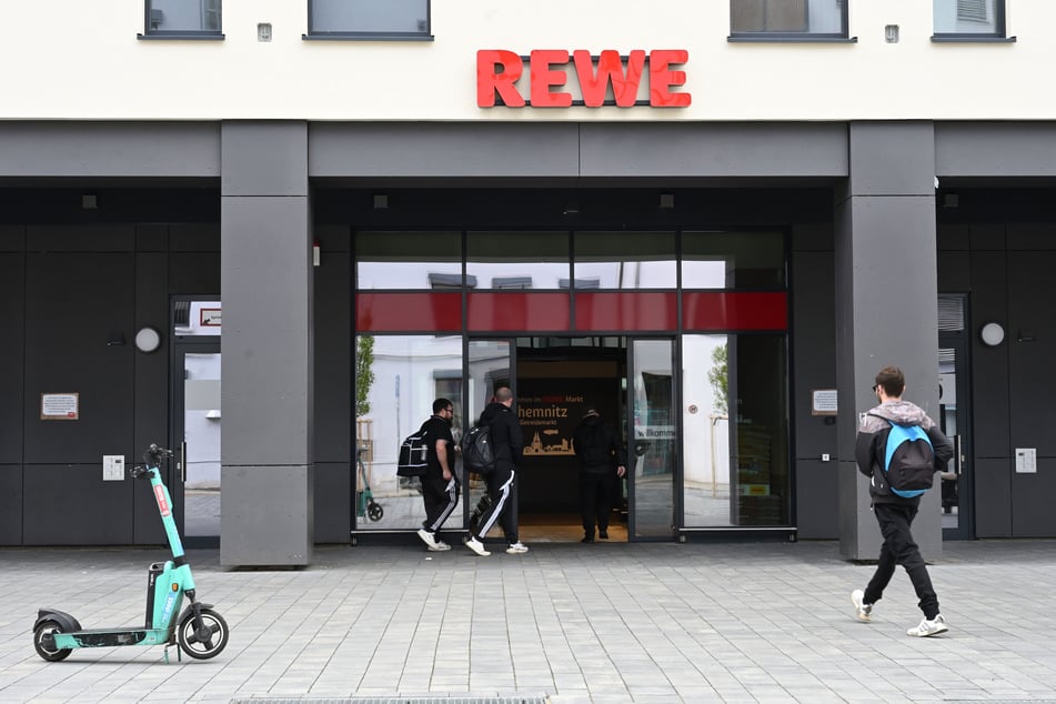 Durch den Rewe-Umzug zum Getreidemarkt ist es am Wall seit einem Jahr deutlich ruhiger, dafür kracht es jetzt am neuen Standort.