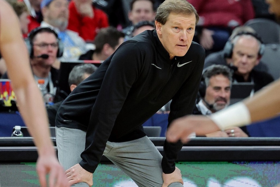 After Oregon men’s basketball disappointingly fell to Wisconsin in the NCAA National Invitation Tournament (NIT), head coach Dana Altman called out Ducks fans for their lack of support.