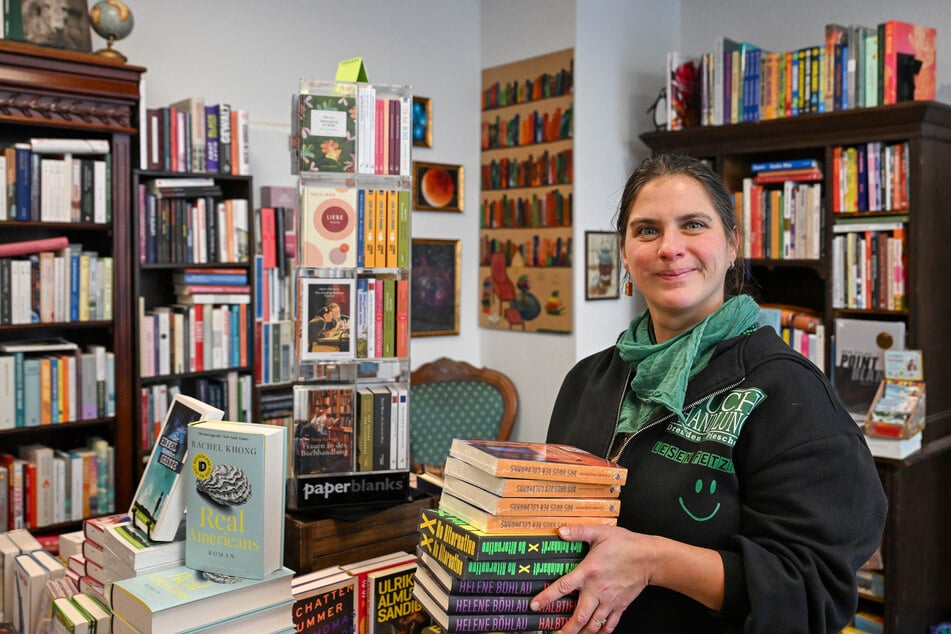 Seit gut einem Jahr betreibt Antonia Rhau (37) ihre Buchhandlung "Buch mit Handlung" in Pieschen.