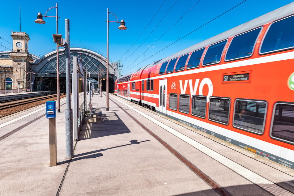 Die Dresdner S-Bahnen fahren noch bis Sonntag ab dem Dresdner Hauptbahnhof bis Heidenau ohne Halt durch. (Archivbild)