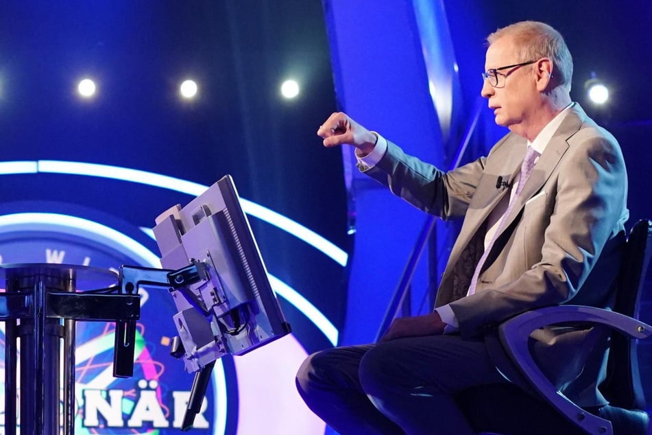 Wer wird Millionär: Panne bei "Wer wird Millionär?": Günther Jauch verplappert sich, dann platzt ihm der Kragen