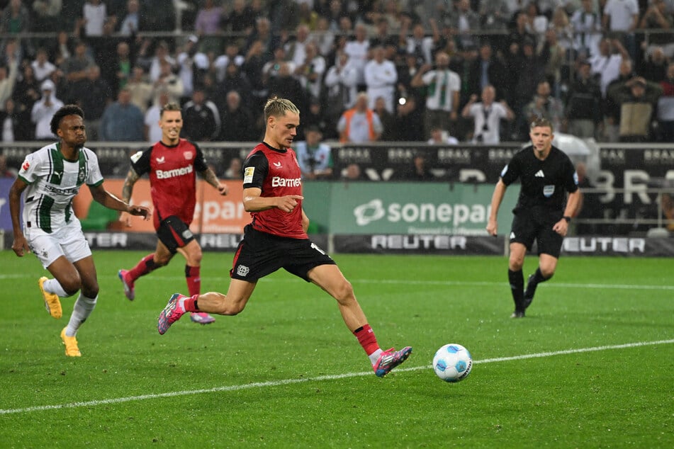 Der Strafstoß ging noch nicht rein, im zweiten Versuch sorgte Florian Wirtz (21, M.) tief in der Nachspielzeit dann aber für den Sieg der Leverkusener.