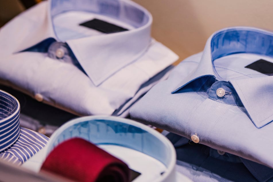 Nach 163 Jahren wird einer der bekanntesten deutschen Hemden- und Blusenhersteller seinen Betrieb einstellen. (Symbolbild)