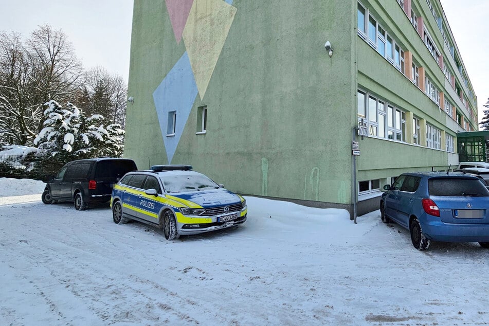 Polizeieinsatz in Marienberg: In der Heinrich-von-Trebra-Oberschule ging am Sonntag eine Drohung ein.