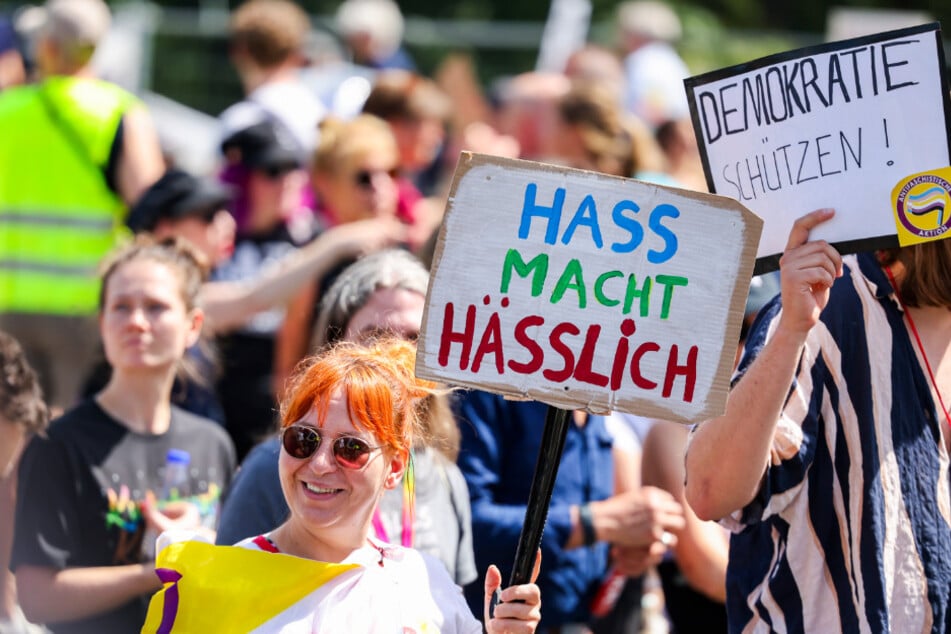 In Essen sind bei zahlreichen Demonstrationen Linke und Nazis mit der Polizei aneinandergeraten. (Symbolbild)