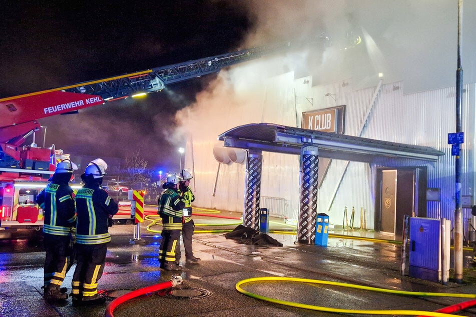 Mehrere Feuerwehren, auch aus umliegenden Gemeinden, waren im Einsatz.