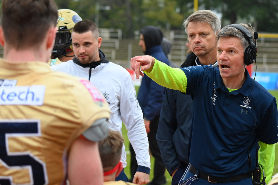 Monarchs-Coach Ulrich Däuber (51, rechts).