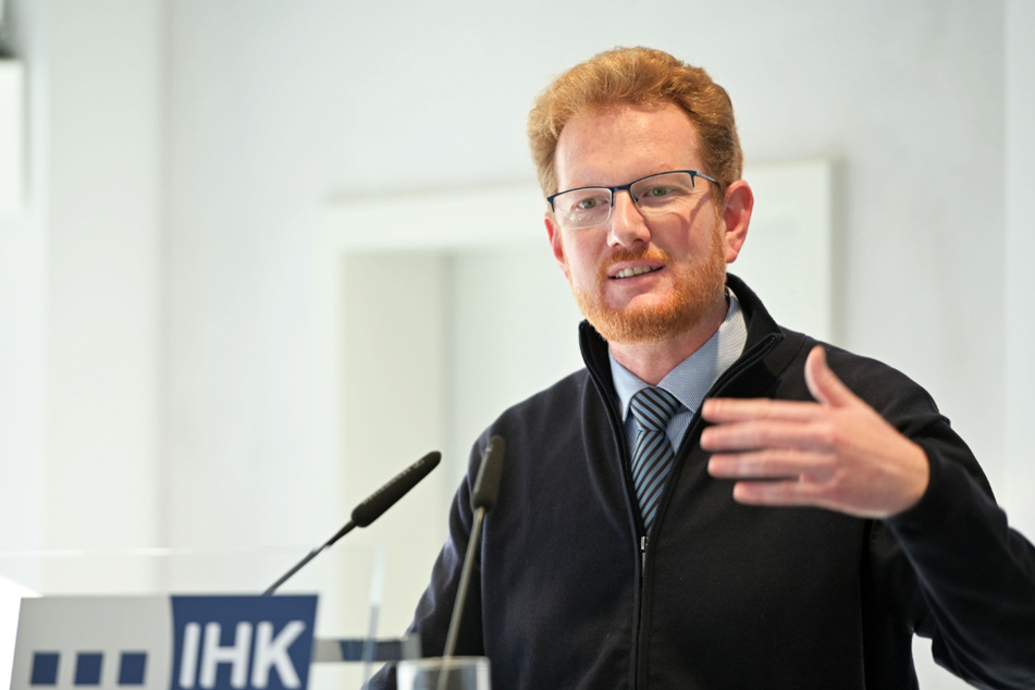 Kulturbetrieb-Amtsleiter Ferenc Csák (46) erklärte, was mit den Millionen geschehen soll.