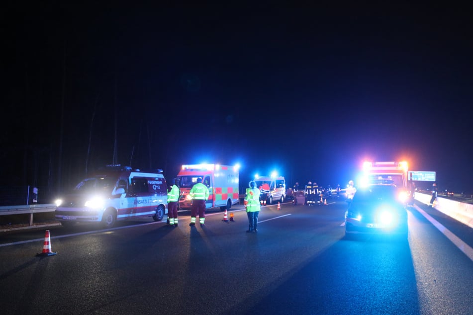 Unfall A73: Ford-Fahrer (92) bleibt mitten auf der Autobahn stehen: Schwerer Unfall mit sechs Verletzten