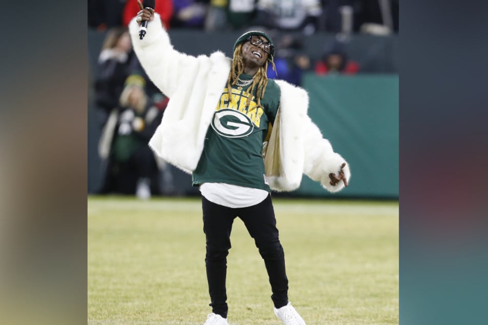 Rap star Lil Wayne is a big Green Bay Packers fan.