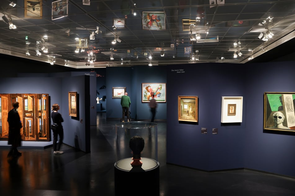 Mit rund 230 Werken von bedeutenden Surrealisten feiert die Hamburger Kunsthalle bis zum 12. Oktober den 100. Geburtstag der international verbreiteten Kunstbewegung.