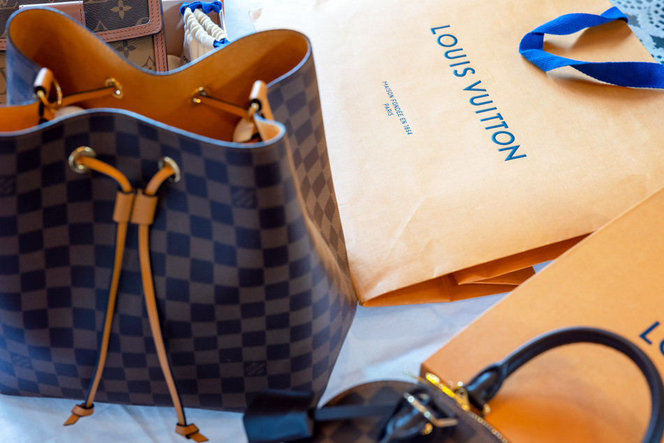 Köln: 40 Louis-Vuitton-Taschen futsch, weil 21-Jähriger seinen Koffer unbeaufsichtigt lässt