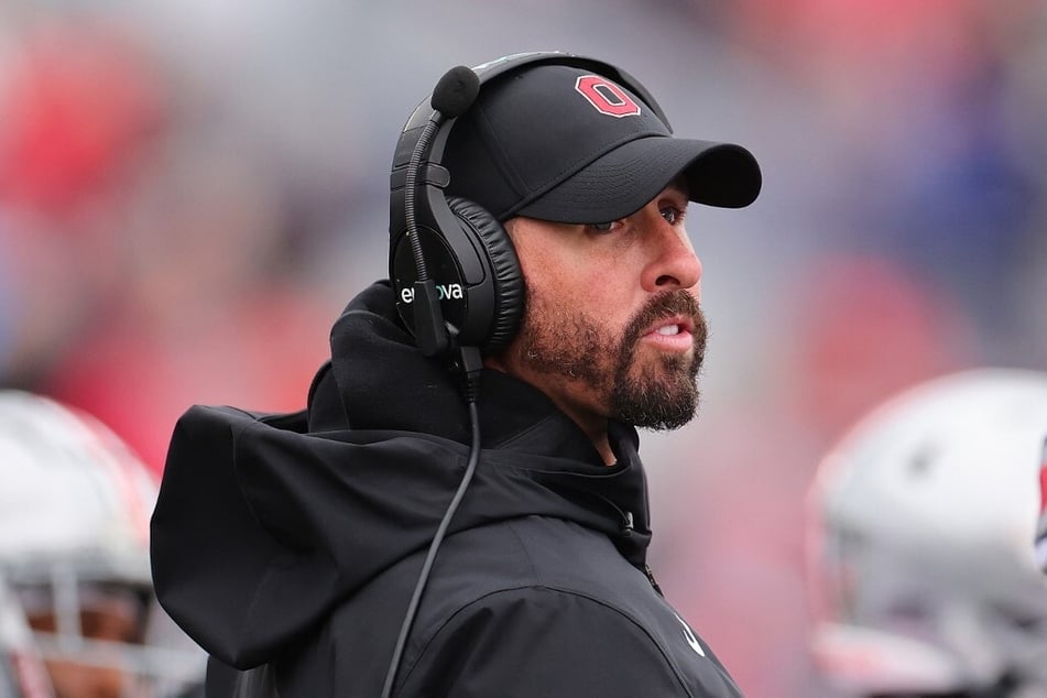 Ohio State football's Brian Hartline hilariously shades Michigan running back coach Mike Hart in new interview.