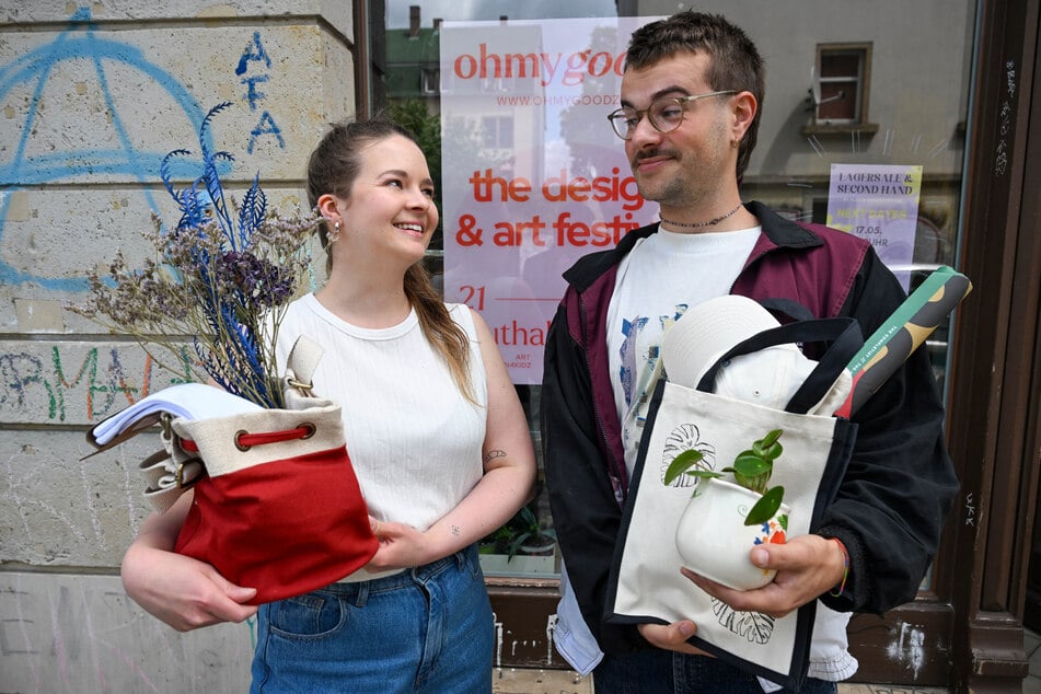 Lisa Winkler (33) und Tom Schmid (28) laden zum Art- und Design-Festival "ohmygoodz" in die Reithalle ein.