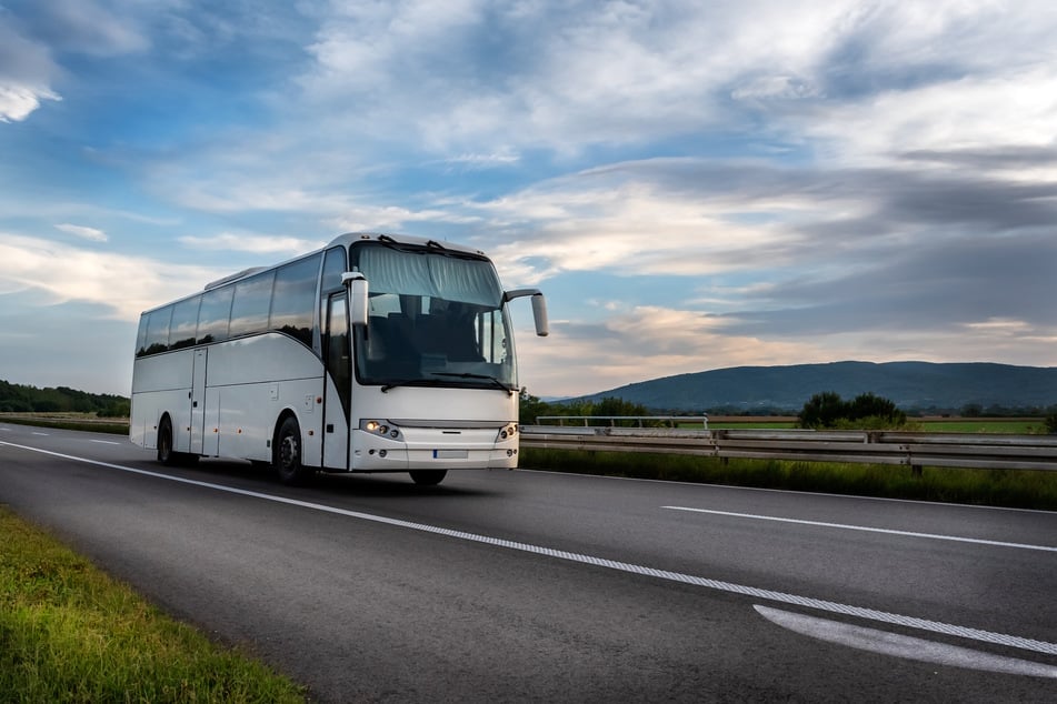 Moderne Reisebusse sollen bald die Stadt Chemnitz mit dem Prager Flughafen verbinden. (Symbolbild)