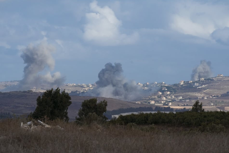 Über dem Süden des Libanon qualmt es nahezu täglich. Grund sind israelische Angriffe aus der Luft. Mittlerweile haben auch die Kämpfe an Land Fahrt aufgenommen.