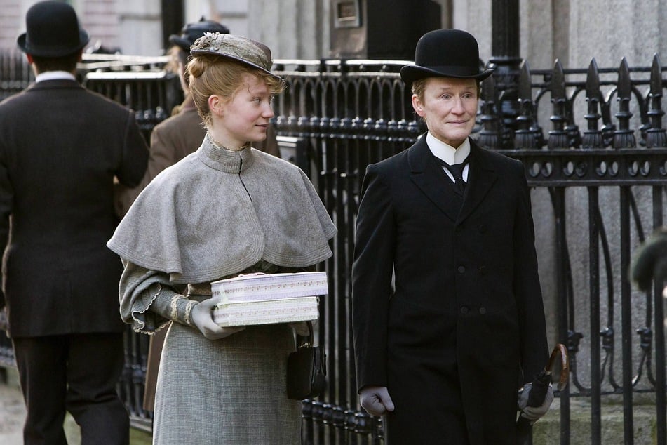 Glenn Close brilliert als Frau, die im 19. Jahrhundert ein Doppelleben führen muss, um überleben zu können.