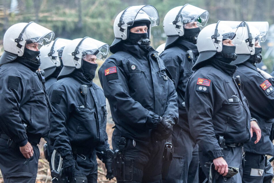 Die Polizei ist seit Tagen mit starken Kräften im Dannenröder Forst im Einsatz.