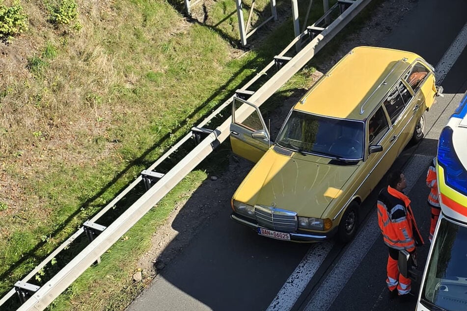 Unfall A39: Lkw kracht in Stauende! Vier Verletzte und Chaos auf der A39