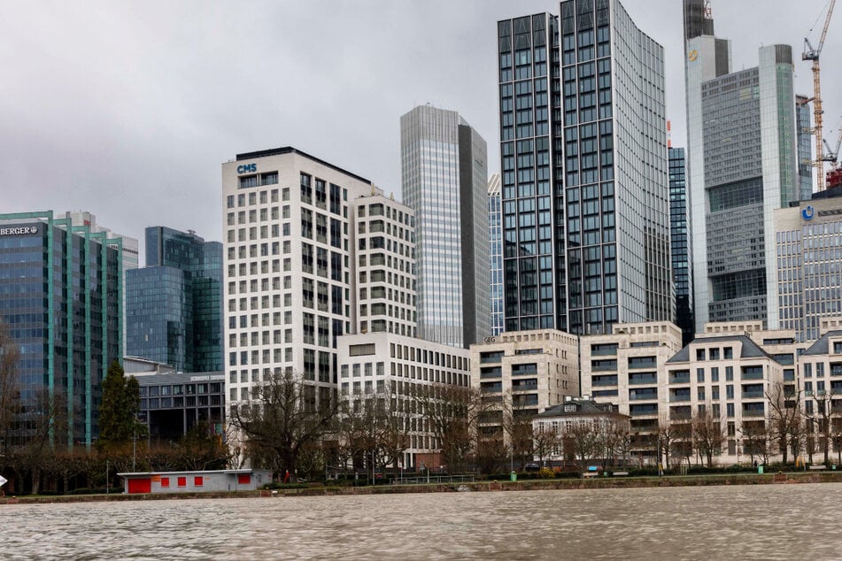 Am Freitag sind die Temperaturen in Frankfurt und Hessen noch mild, dazu werden Wolken und etwas Regen erwartet. (Symbolbild)