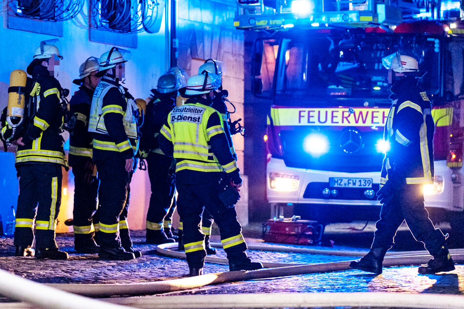 In der Mainzer Altstadt kam es in der Nacht zu Freitag zu einem Wohnungsbrand - fünf Menschen wurden verletzt.