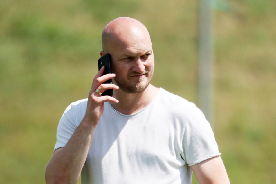 Oft am Telefon zu sehen: CFC-Sportdirektor Causevic möchte noch in dieser Woche weitere Zugänge verkünden.