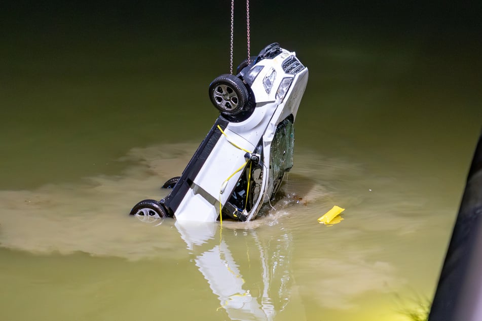 Nach dem schweren Unfall im Frankfurter Osthafen ist jetzt auch ein 17-jähriges Mädchen verstorben, das zwischenzeitlich im Krankenhaus behandelt wurde.