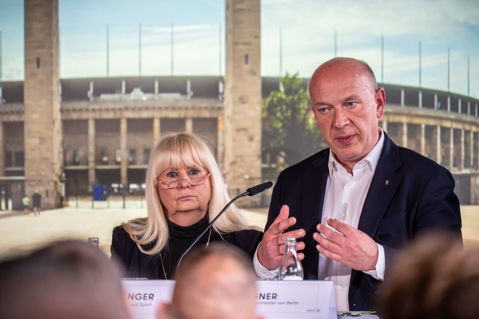 Sportsenatorin Iris Spranger (63, SPD) und Kai Wegner (52, CDU), Regierender Bürgermeister, präsentierten die Olympia-Bewerbung "Berlin+" im Olympiastadion.