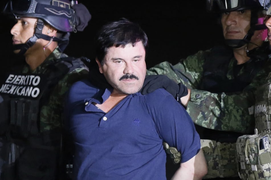 2016, Mexiko: Der Drogenboss Joaquin Guzman Loera "El Chapo" wird von mexikanischen Soldaten mit einem Militärhubschrauber zum Hochsicherheitsgefängnis Altiplano zurückgebracht.