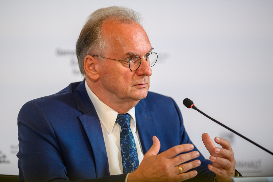 Sachsen-Anhalts Ministerpräsident Reiner Haseloff (67, CDU) hält einen früheren Kohelausstieg für wirtschaftlich nicht umsetzbar.