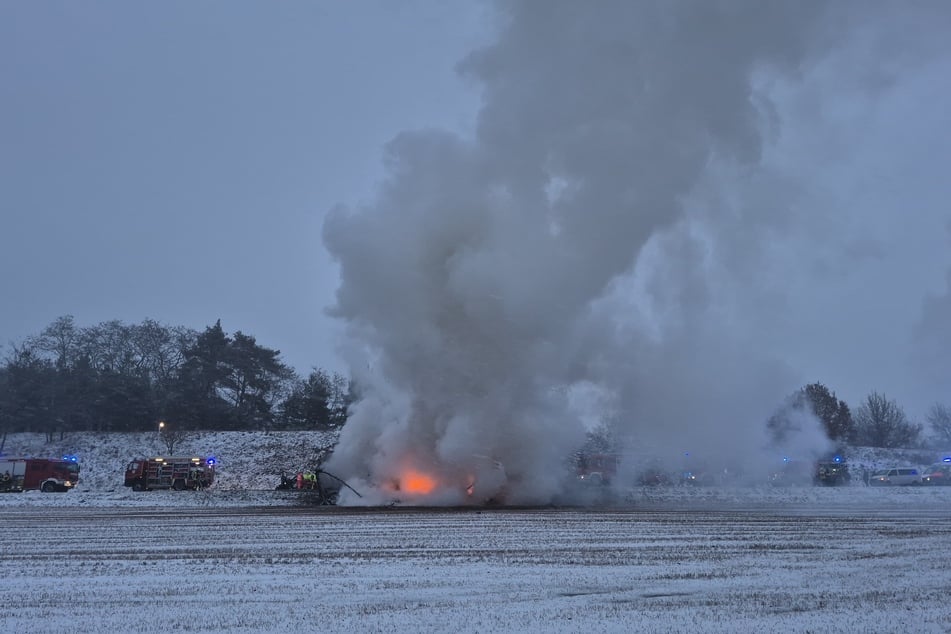 Durch eine Beschädigung am Tank des Lasters trat Treibstoff aus und entzündete sich.