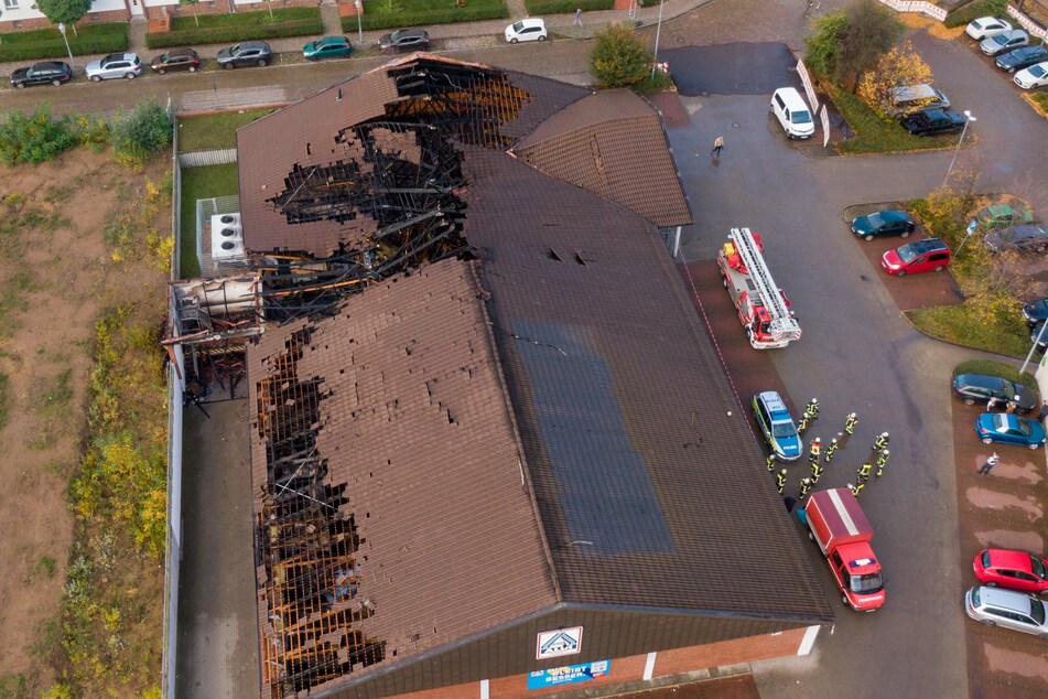 Nach ersten Erkenntnissen sei das Feuer an der Ladezone ausgebrochen.