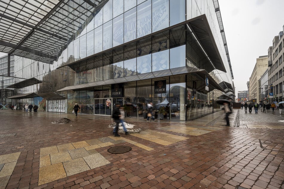 Das ehemalige Café "Ferioli" im Chemnitzer Kaufhof-Gebäude wird zum Pizza-Restaurant.