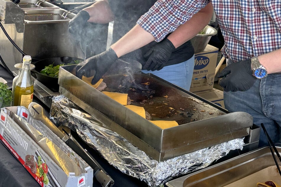 Zum Männertag am 14. Mai wird's heiß und deftig. Hier kann am Grill ordentlich geschlemmt werden.