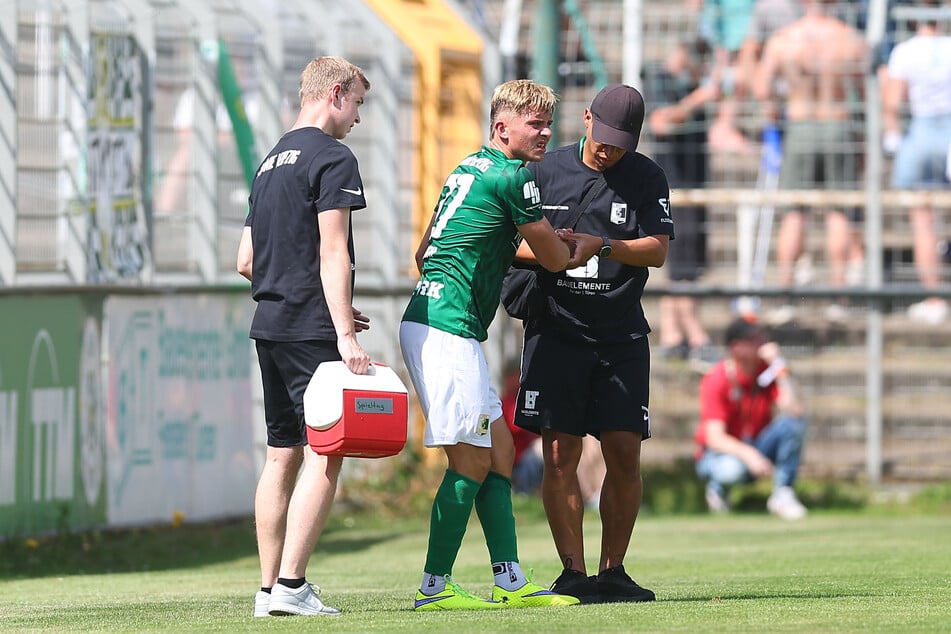 Rajk Lisinski (23) musste nach einem Foul beim Magdeburg-Spiel verletzungsbedingt raus.