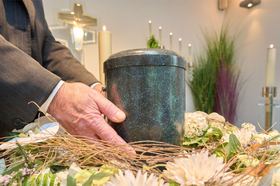 In Rheinland-Pfalz können Urnen seit Kurzem nach Hause mitgenommen werden. (Symbolfoto)