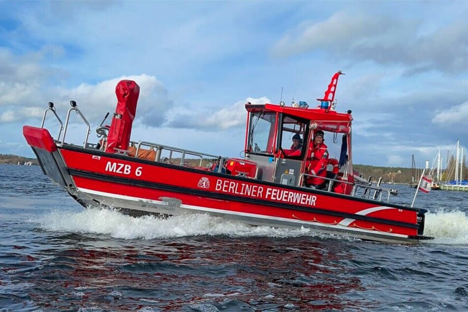 Die Berliner Feuerwehr ist mit einem Mehrzweckboot vor Ort gewesen. (Symbolfoto)