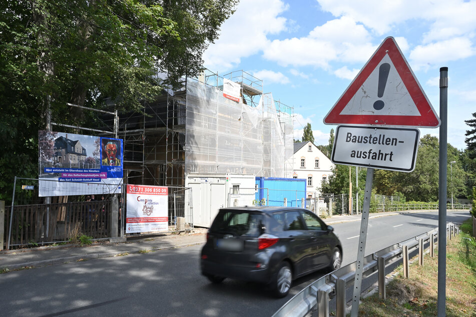 Im September soll das Baugerüst am Karl-Schmidt-Rottluff-Haus fallen.