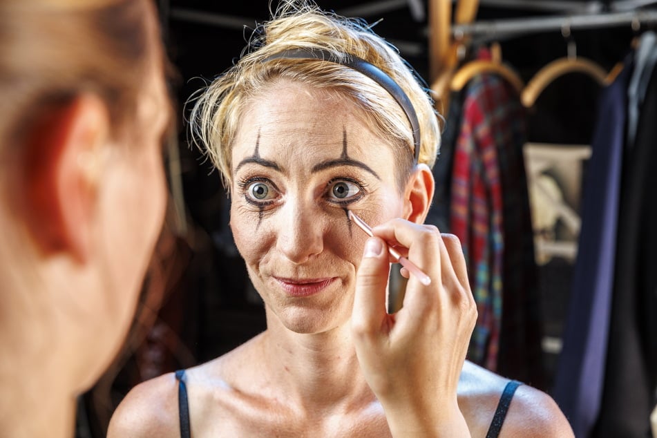 Mia verwandelt Altistin Julia Böhme (40) in den "Bösen Clown".