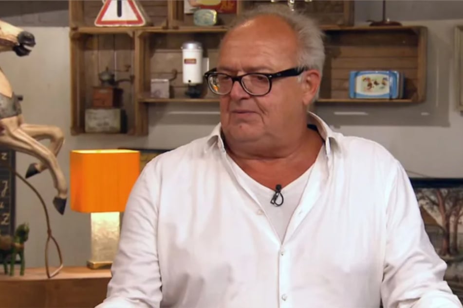 Ralf möchte bei "Bares für Rares" eine knapp 100 Jahre alte Damenbüste aus Keramik verkaufen und hofft auf 1000 Euro.
