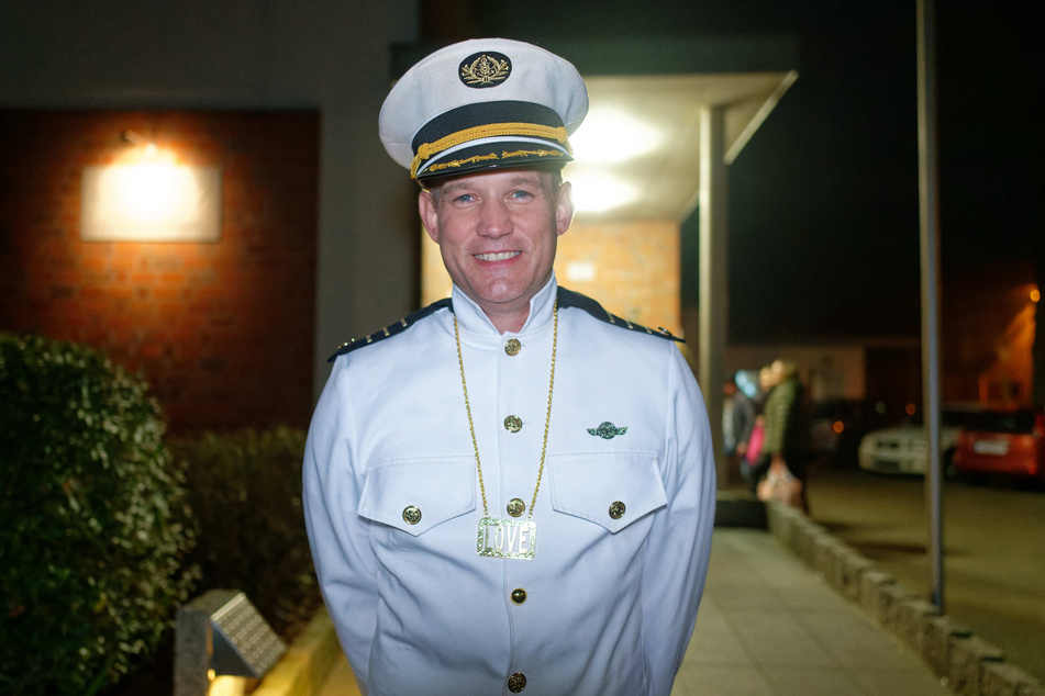 Als "Love-Kapitän" war Hendrik Streeck (45) auf die Karnevalsparty gegangen.