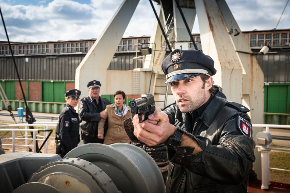 Seit 15 Jahren spielt Matthias Schloo (47) Polizeioberkommissar Mattes Seeler in der ZDF-Vorabendserie "Notruf Hafenkante".