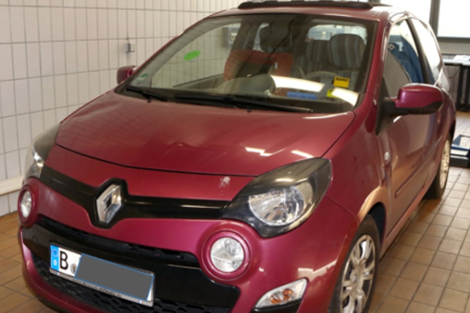 Die Polizei hat einen neuen Zeugenaufruf zum roten Twingo gestartet. Nur der Schwager konnte mit diesem Auto die zwei Fahrten begangen haben.