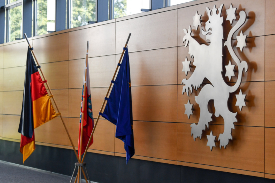 Das Wappen von Thüringen ziert den Thüringer Landtag.