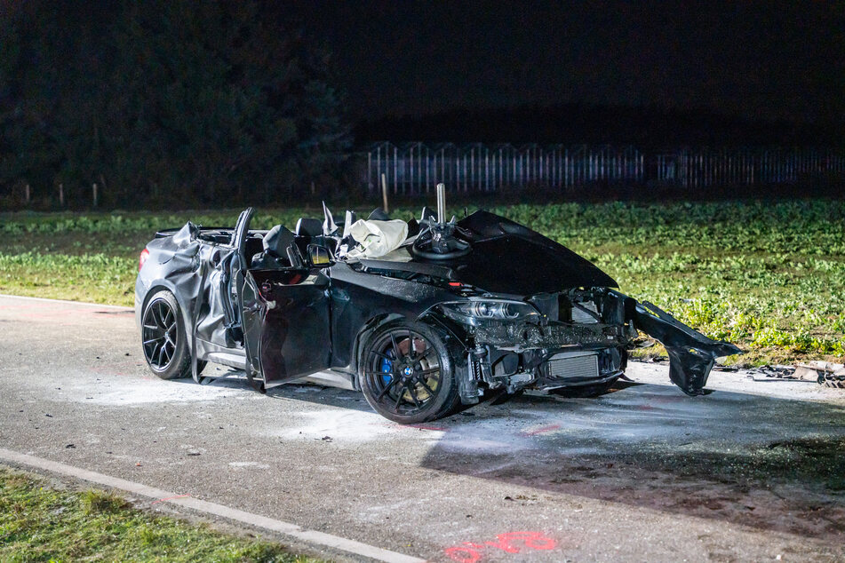 Die vier Insassen des BMWs erlagen ihren Verletzungen am Unfallort.