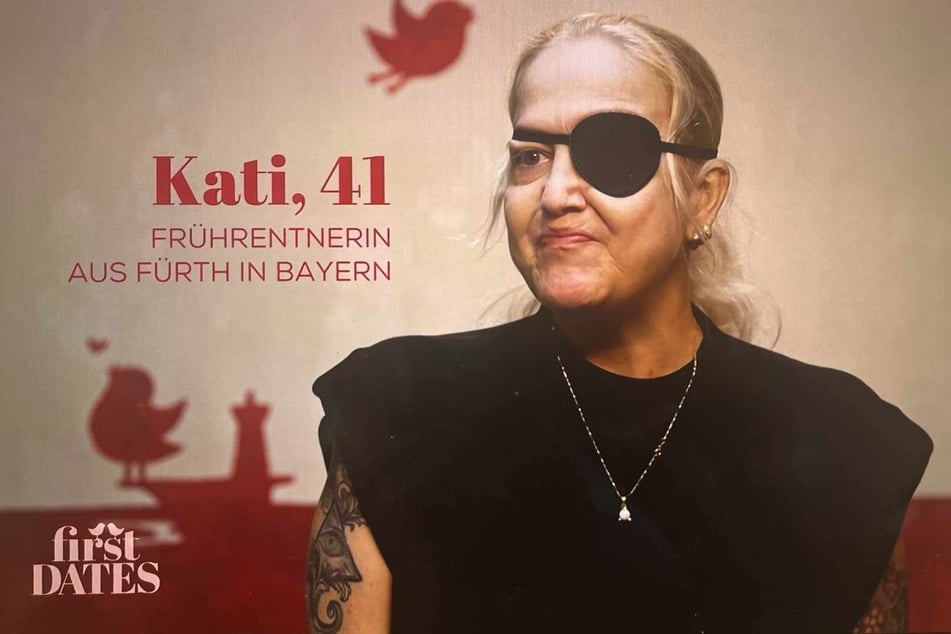 Kati (41) sorgt mit ihrer schwarzen Augenklappe für einen ungewöhnlichen Auftritt bei "First Dates".